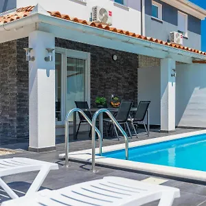  Villa Sarah